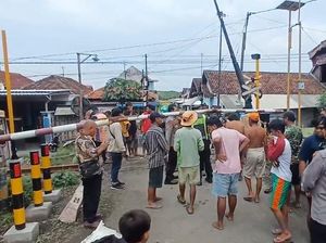 Pria Asal Cirebon Tabrakan Diri ke KA Sri Tanjung di Probolinggo