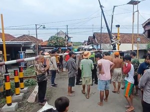 Pria Asal Cirebon Tabrakan Diri ke KA Sri Tanjung di Probolinggo