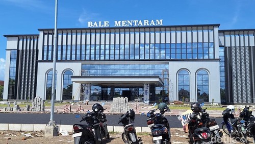 Progres akhir kantor wali kota Mataram tahap pertama, Selasa (23/12/2025). (Nathea Citra/detikBali)
