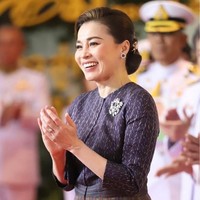 Pada 2013, ia bergabung dengan satuan Pengawal Ratchawanlop dan bertugas di unit khusus pengamanan Putra Mahkota Thailand. Foto: Instagram/@thairoyalfamily