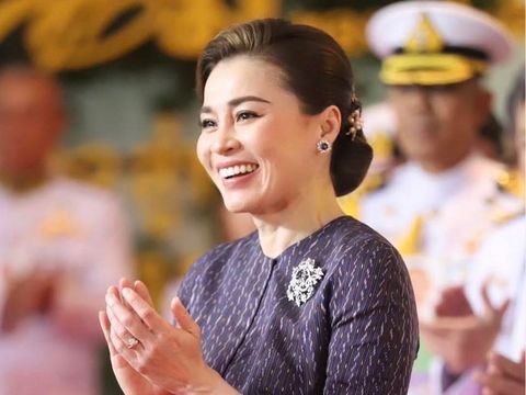 Ratu Suthida Bajrasudhabimalalakshana, istri keempat Raja Thailand.