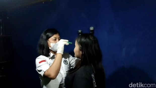 LC menjalani pemeriksaan narkoba di Kendal.