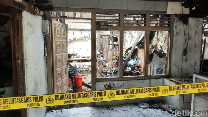 Warga Sedih Rumah Masa Kecil di Petamburan Hangus: Berantakan Saya, Hancur