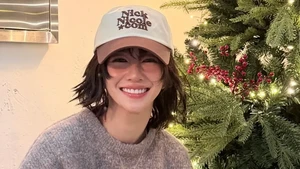 7 Foto Seo Ye Ji Curi Atensi dengan Penampilan Terbaru, Siap Menyambut Natal