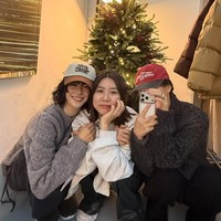 Sekilas penggemar melihat adanya perubahan pada dandanan dan gaya berpakaian Seo Ye Ji. Sampai-sampai merasa pangling saat melihat fotonya. Foto: dok. Instagram @yeyeji_seo