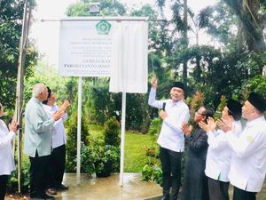 Negara Hadir, Stafsus Menag Resmikan Papan Nama Gereja Katolik Santo Joannes Baptista Parung