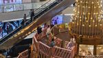 Suasana Natal Hadir di Mal, Warga Antusias Berburu Spot Foto