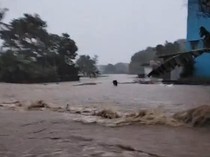 Air Sungai Meluap, Banjir Rendam 8 Kecamatan di Cirebon