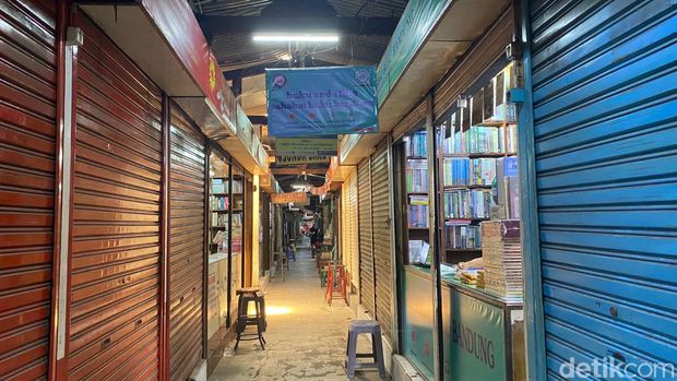 Toko Buku di Pasar Buku Palasari Toko Buku di Pasar Buku Palasari
