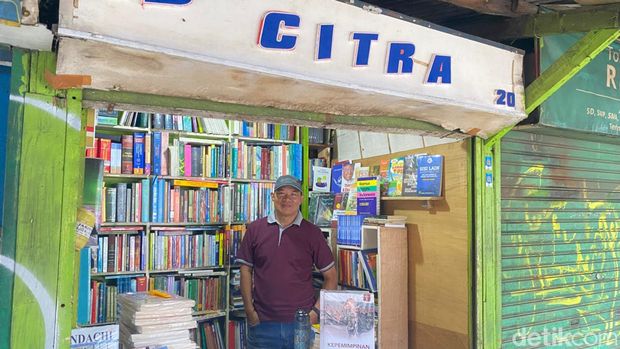 Toko Buku di Pasar Buku Palasari Toko Buku di Pasar Buku Palasari