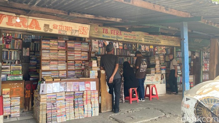 Toko Buku di Pasar Buku Palasari