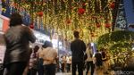 Potret Warga Tumpah Ruah Nikmati Gemerlap Jakarta Light Festival