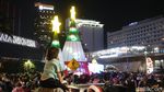 Potret Warga Tumpah Ruah Nikmati Gemerlap Jakarta Light Festival