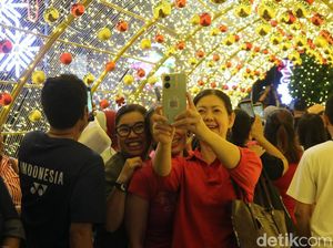Video: Gemerlap Kemeriahan di Bundaran HI dengan Ornamen Nuansa Natal