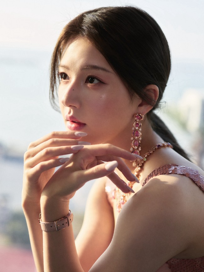 Zhao Lusi menghadapi berbagai kontroversi tahun ini. Terlepas dari masalah kesehatan dan perseteruannya dengan agensi yang jadi sorotan, Zhao Lusi menerima penghargaan artis China paling berpengaruh 2025. Foto: Weibo