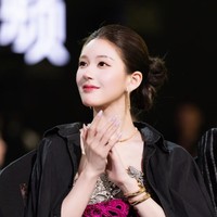 Di media sosial Douyin, karakter Yuan sudah dilihat lebih dari 30 juta kali yang juga menjadi salah satu prestasi bagi wanita tahun ini. Tanda pagar Zhao Lusi sendiri mendominasi tahun 2025 karena sudah dilihat 41 miliar kali yang memecahkan rekor sepanjang masa untuk aktris drama modern China. Foto: Weibo