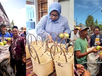 Anies Baswedan Borong Sekarung Jambu Korban Bencana Aceh di Pidie Jaya