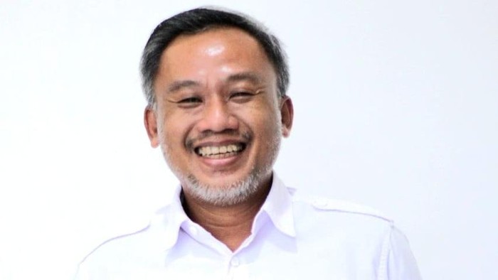 Bagai Menepuk Air di Dulang, Terpercik Muka Sendiri