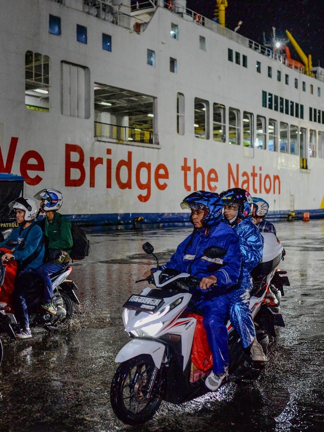 Arus Mudik Motor Nataru di Pelabuhan Ciwandan Capai Ribuan Unit