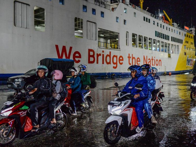 Arus Mudik Motor Nataru di Pelabuhan Ciwandan Capai Ribuan Unit