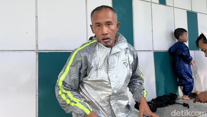 Asisten pelatih Persebaya, Uston Nawawi
