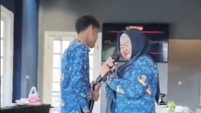 Viral ASN di Bangkalan Karaoke-Joget Saat Jam Kerja di Kafe