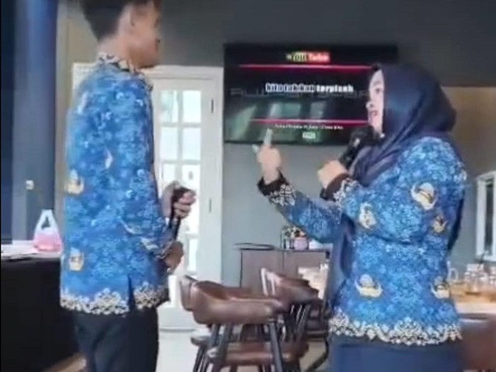 Kelakuan ASN Pemkab Bangkalan Karaoke di Kafe Saat Jam Kerja Tuai Hujatan