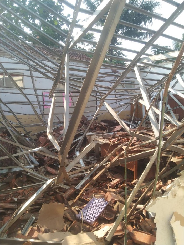 Ironi SDN Ciketug Bogor: Ambruk Dulu, Perhatian Kemudian