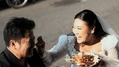Boiyen dan Suami Hobi Kulineran, Doyan Jajan Sate!