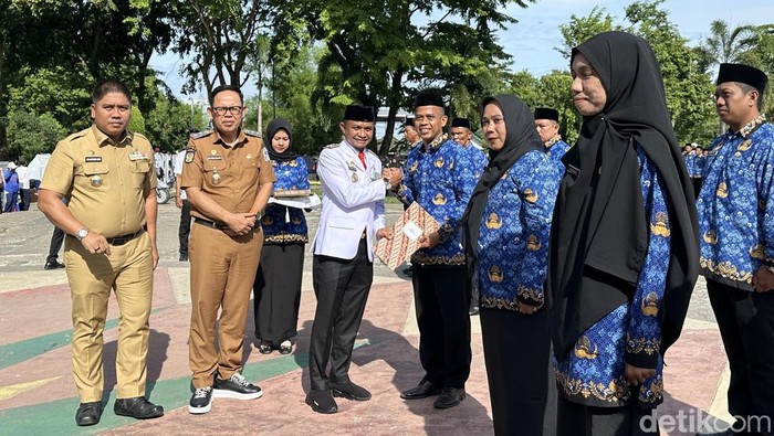 Bupati Bone Lantik 4.411 PPPK Paruh Waktu-Perpanjang Kontrak 1.545 Pegawai