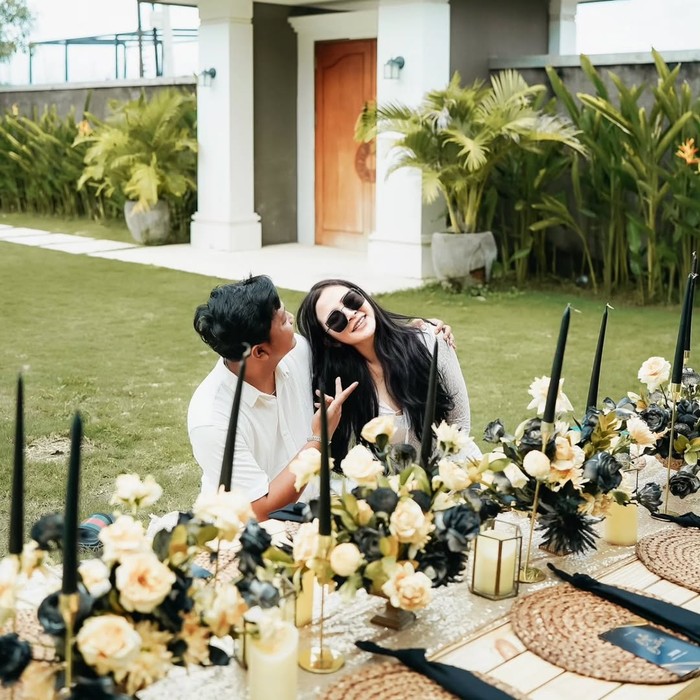 Denny Caknan kulineran.