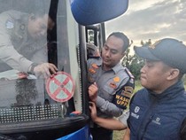 Jelang Nataru 2025, Ditlantas Polda Jatim Ramcheck Bus Pariwisata