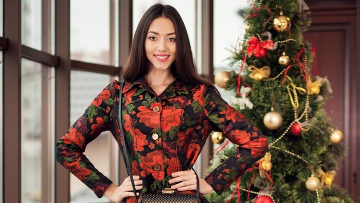 Dresscode Malam Natal Pakai Baju Warna Apa? Ini 10 Ide Outfit yang Cocok