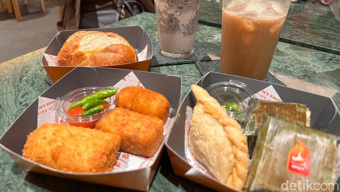 Kafe 3 Lantai di Cipete Ini Punya Jajan Pasar Premium dan Es Kopi Nikmat