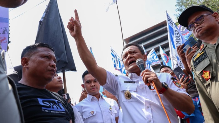 Gubernur Luthfi Tetapkan UMP Jateng 2026 Naik Jadi Rp 2.327.386