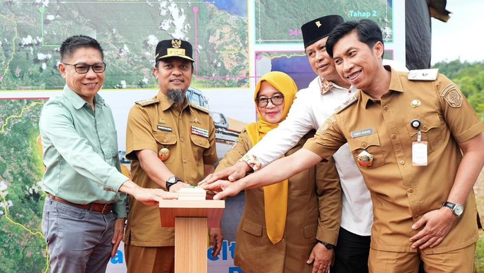Gubernur Sulsel Groundbreaking Matano Belt Road Jadi Penghubung Lutim-Sulteng