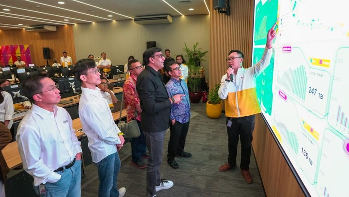 Indosat Ooredoo Hutchison menyipakan jaringan optimal menghadapi lonjakan trafik telekomunikasi saat momen Nataru.