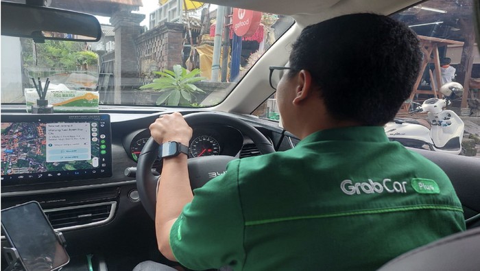 Sat-set Liburan Nyaman dengan Grab Tanpa Takut Ketinggalan Pesawat