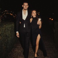 “Future Mr and Mrs Hubner!” Pesepakbola Justin Hubner membagikan momen romantis saat melamar aktris Jennifer Coppen lewat akun Instagram-nya hari ini, Rabu (24/12/2025). Foto: Instagram @justinhubner5