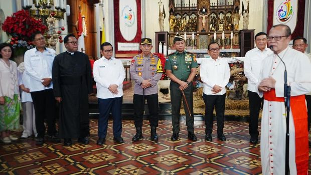 Kapolri Tinjau Katedral Jakarta Kapolri Tinjau Katedral Jakarta