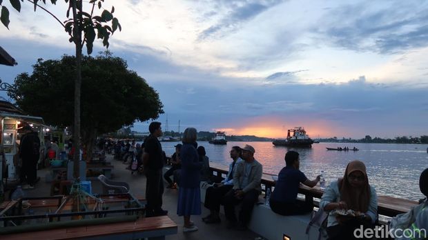 Kawasan Tepian Segah di Tanjung Redeb Kawasan Tepian Segah di Tanjung Redeb