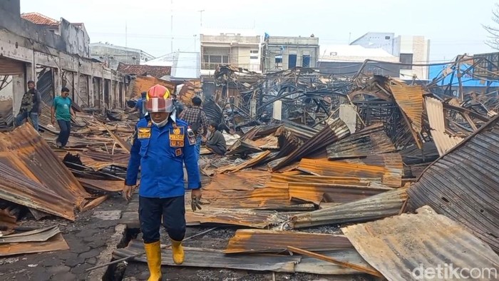 Tim Damkar Masih Temukan Titik Api di Pasar Pagi Pemalang yang Terbakar
