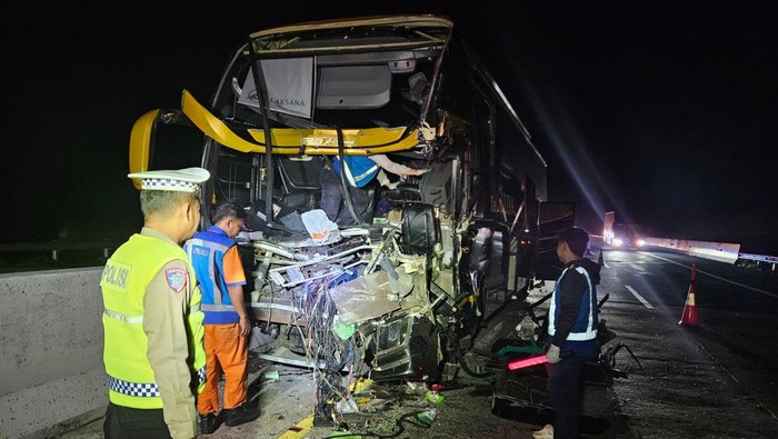 Bus The Sultan Kecelakaan di Tol Batang, 1 Orang Tewas