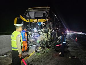 Bus The Sultan Kecelakaan di Tol Batang, 1 Orang Tewas