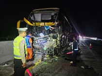 Video: Bus The Sultan Kecelakaan di Tol Batang, 1 Orang Tewas