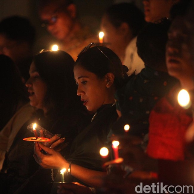 Khidmat Kebaktian Malam Natal di GPIB Immanuel Jakarta
