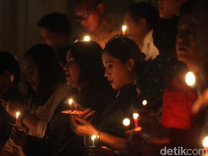 Khidmat Kebaktian Malam Natal di GPIB Immanuel Jakarta