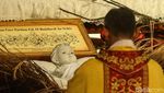 Khidmat Misa Natal di Gereja Katedral Jakarta