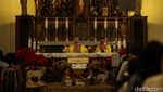 Khidmat Misa Natal di Gereja Katedral Jakarta
