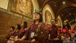 Khidmat Misa Natal di Gereja Katedral Jakarta